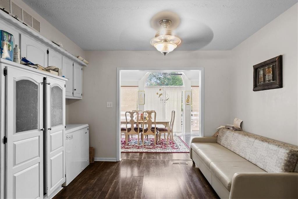 7007 Lakeshore Drive Property Photo 9