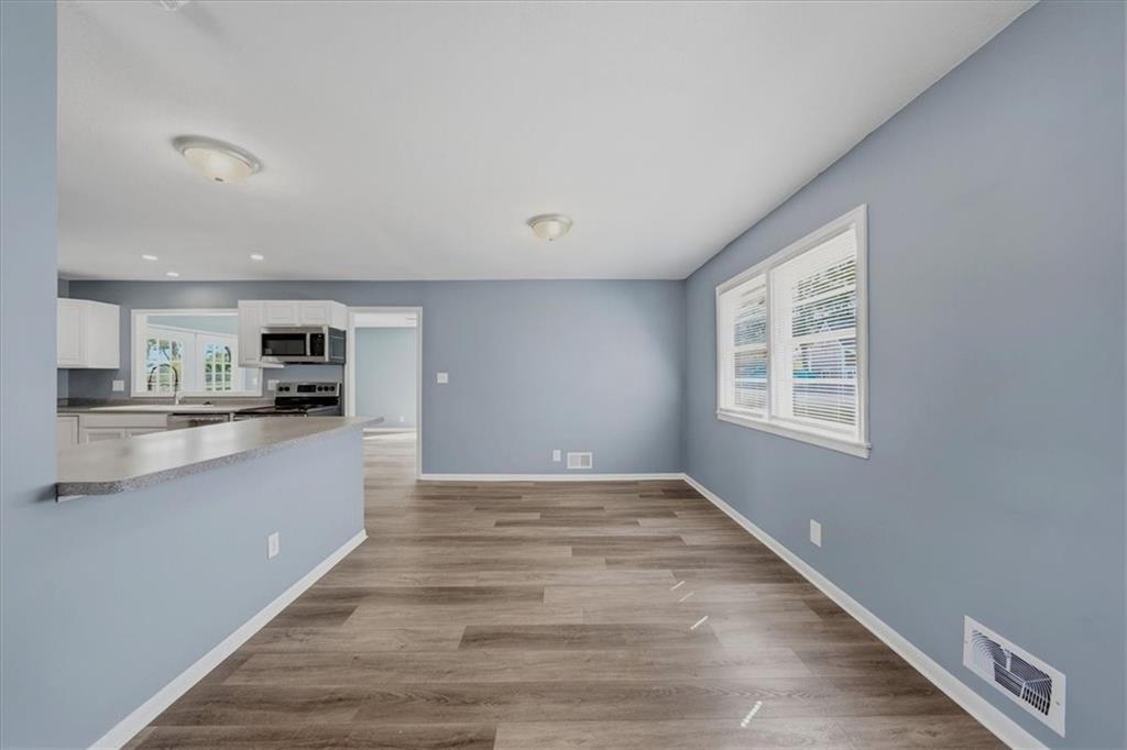 3017 S Hall Road Property Photo 4