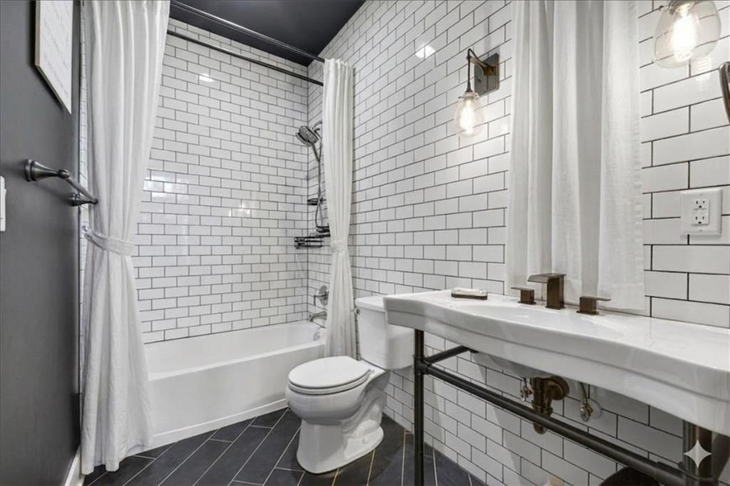 1016 Bridgeshire Drive Property Photo 21