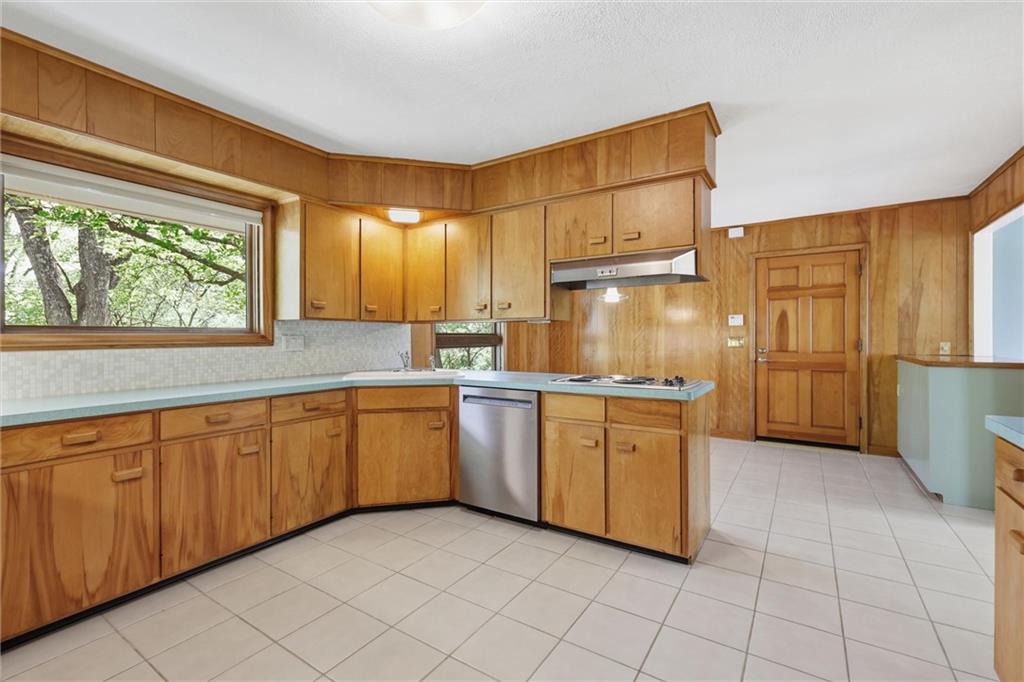 2400 Orchard Lane Property Photo 11