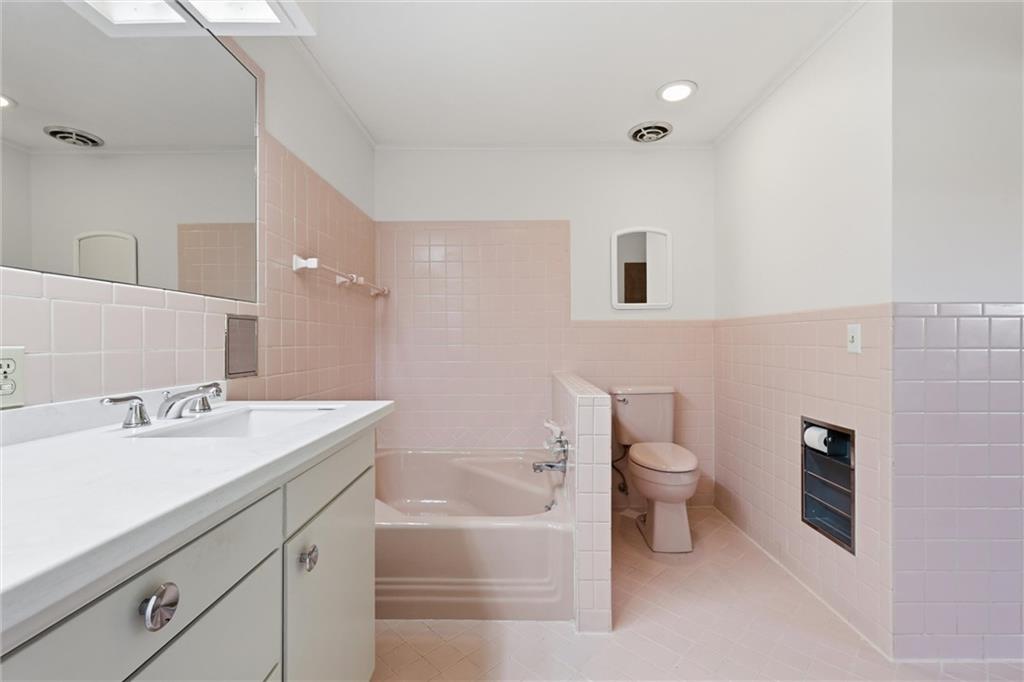 2400 Orchard Lane Property Photo 13