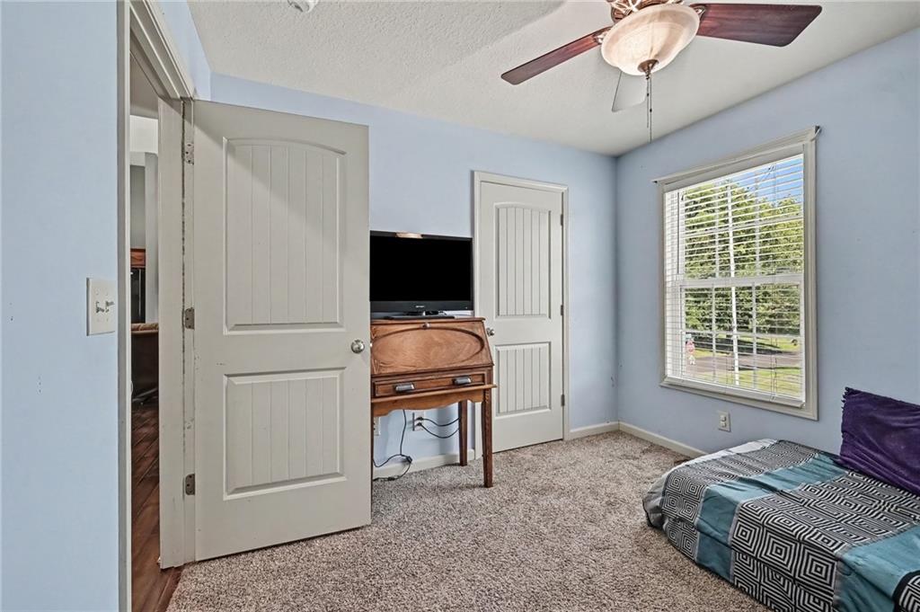 2402 Shirley Drive Property Photo 15