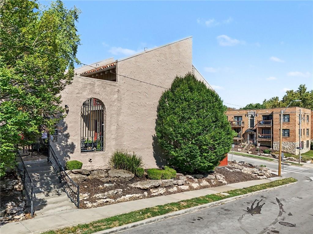 1111 W 46th Street Property Photo 18