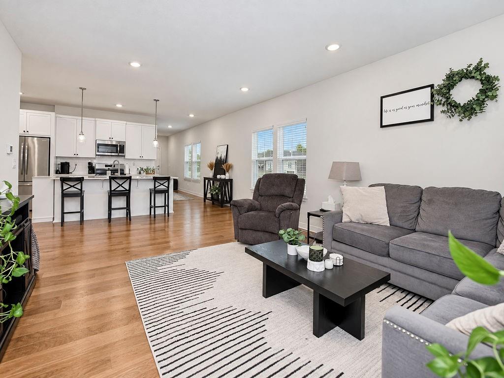 511 Hampstead Drive Property Photo 3