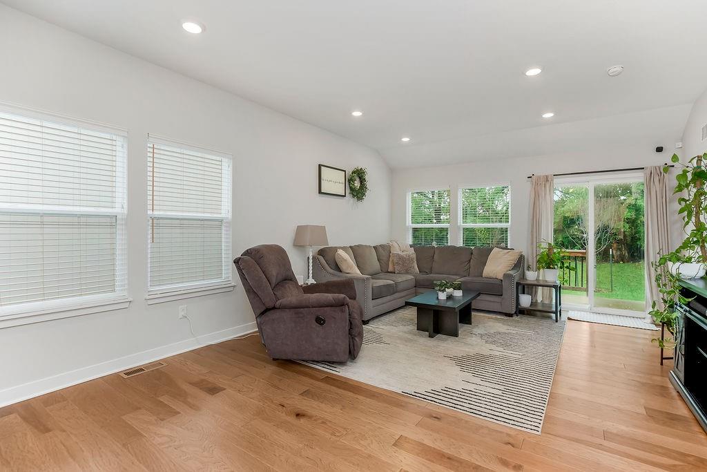 511 Hampstead Drive Property Photo 4