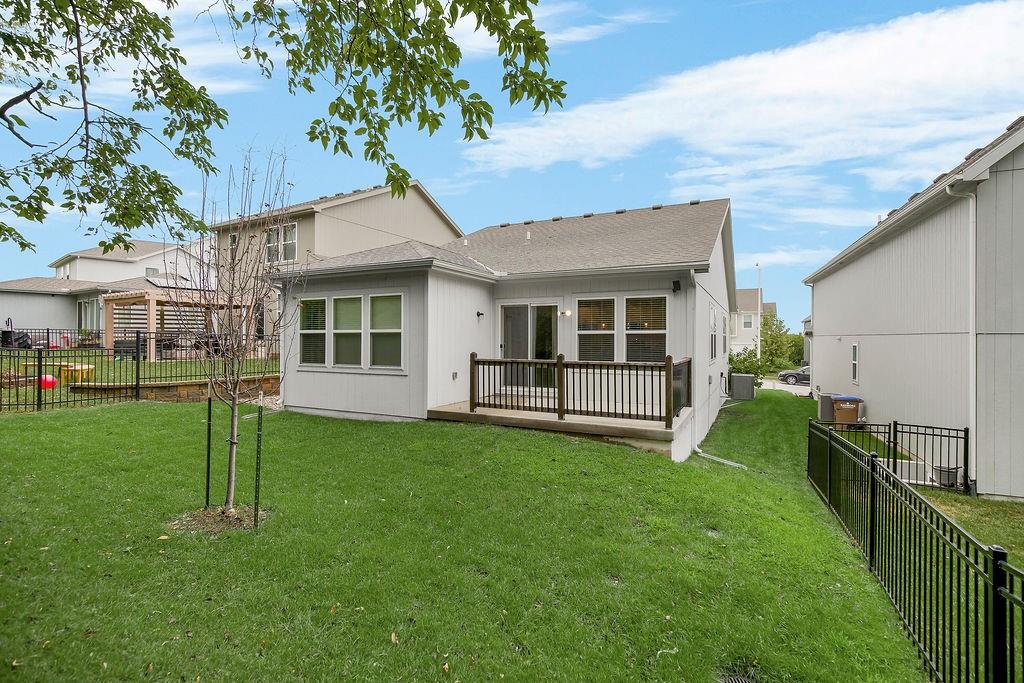511 Hampstead Drive Property Photo 23