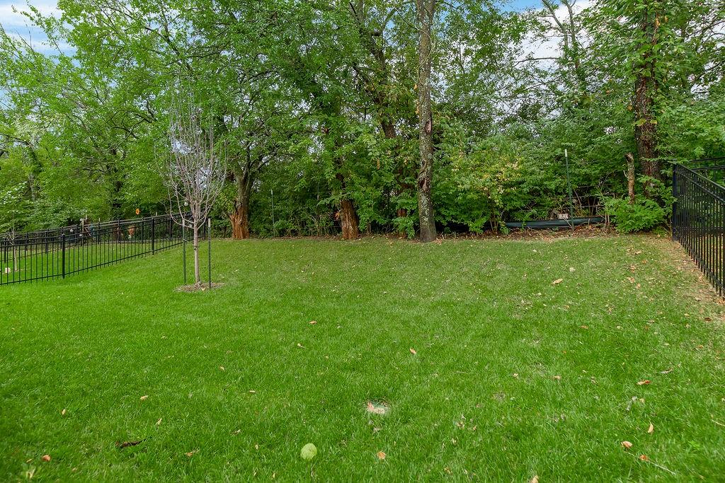 511 Hampstead Drive Property Photo 25