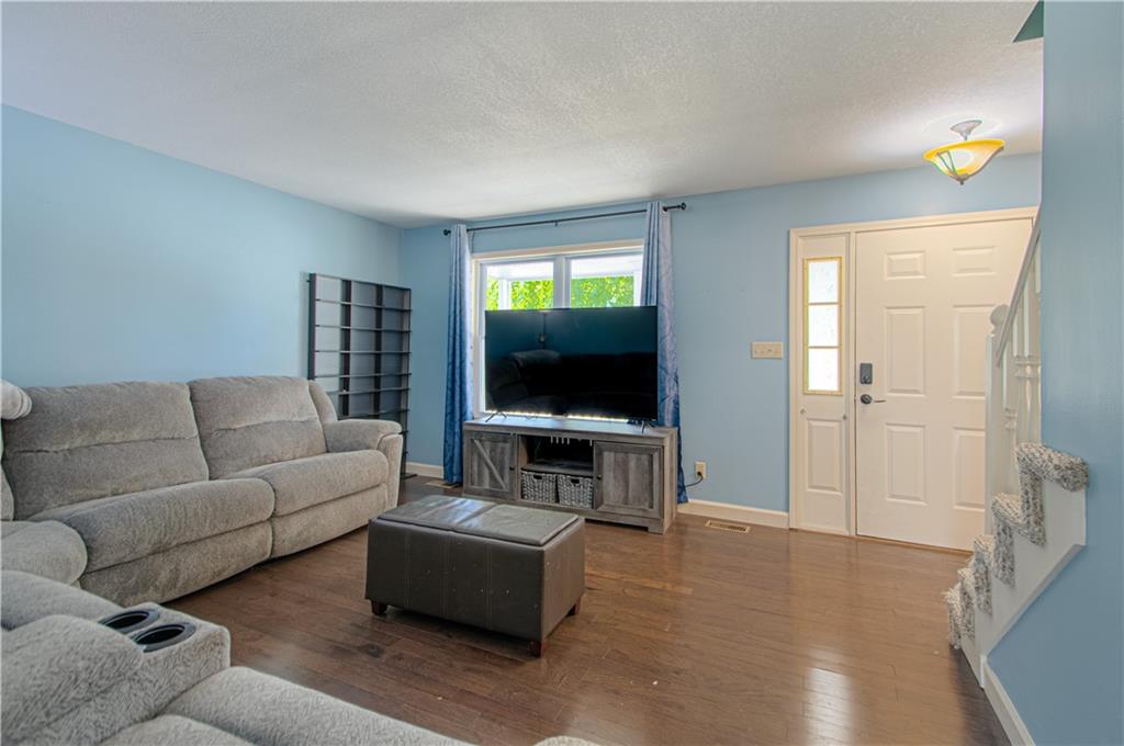 620 Meadowlark Road Property Photo 8