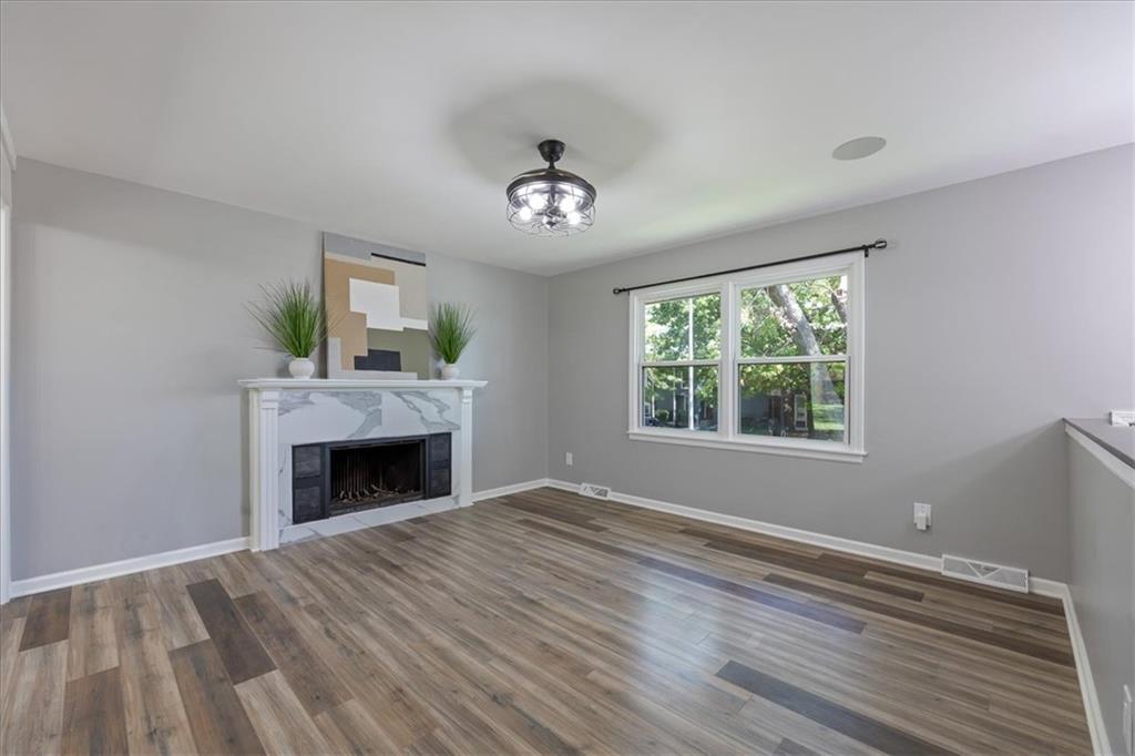 3916 S Crackerneck Road Property Photo 5