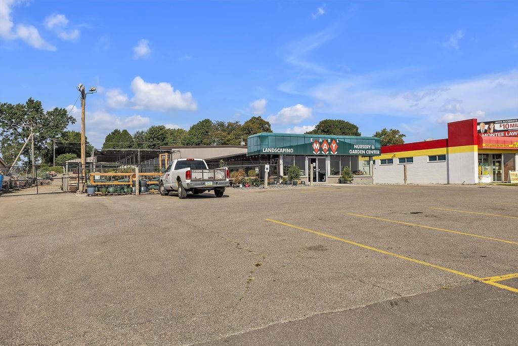 2424 N Belt Highway Property Photo 4