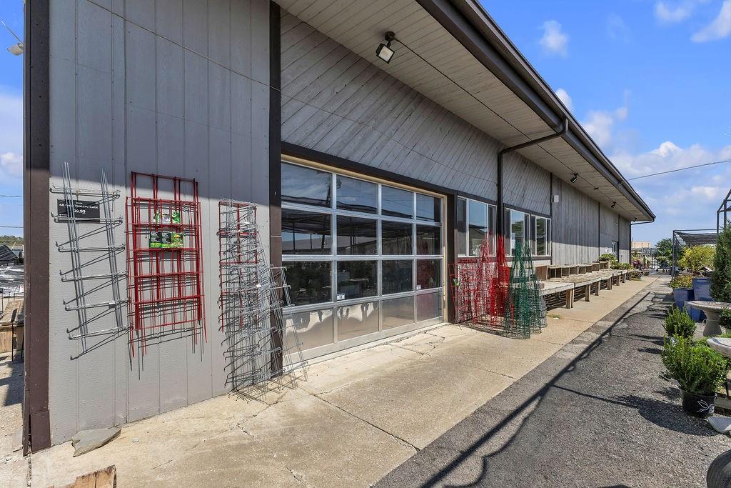 2424 N Belt Highway Property Photo 32