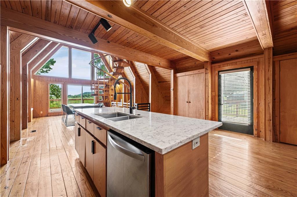 600 Lakeshore Drive Property Photo 7