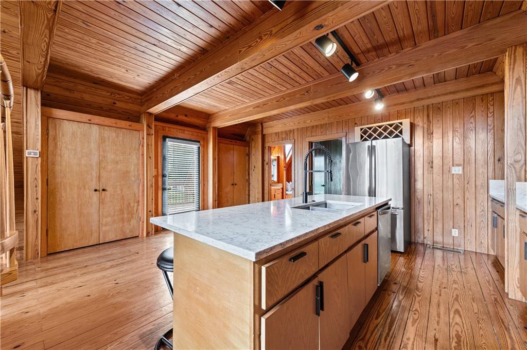 600 Lakeshore Drive Property Photo 8