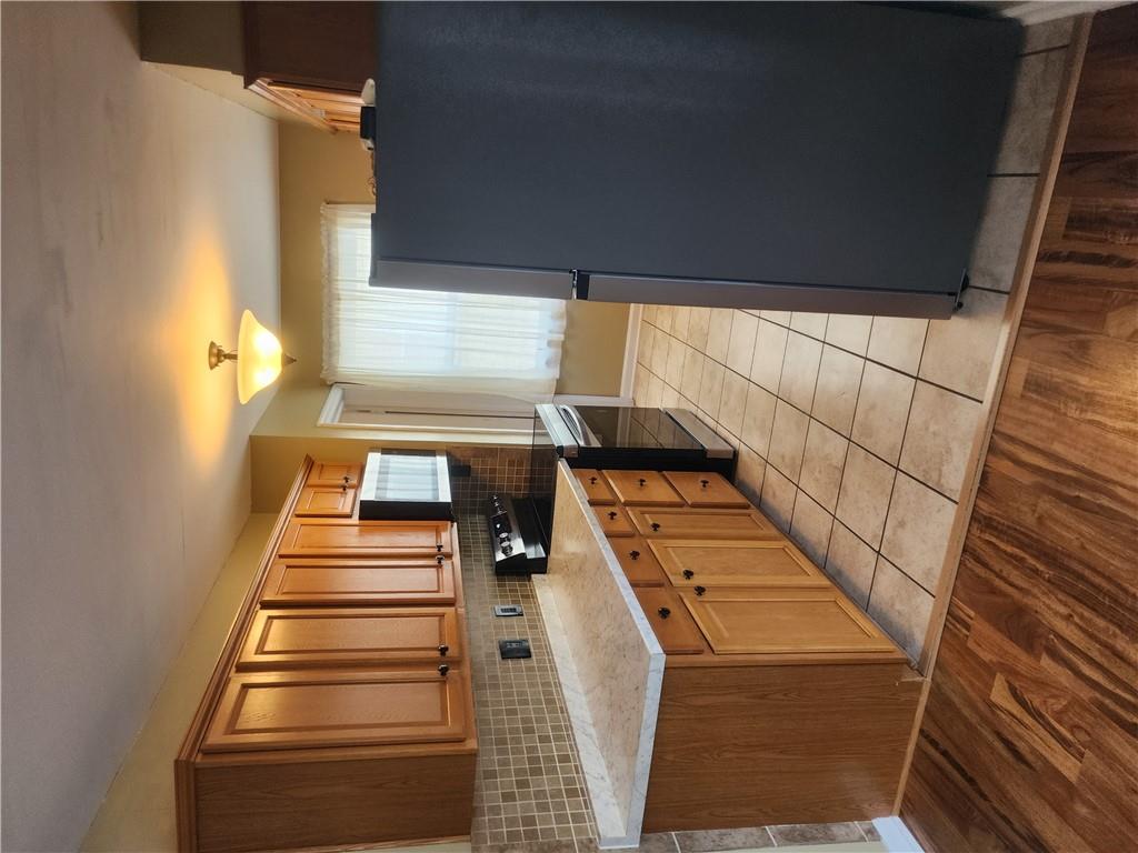 2607 Parallel Avenue Property Photo 10