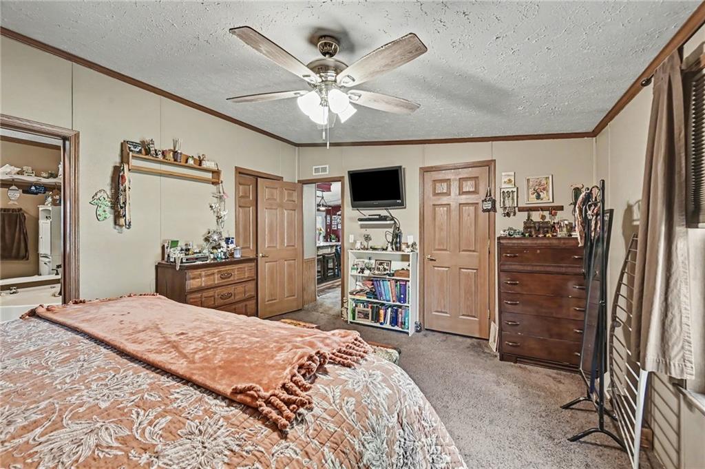 414 Ne County Line Road Property Photo 8