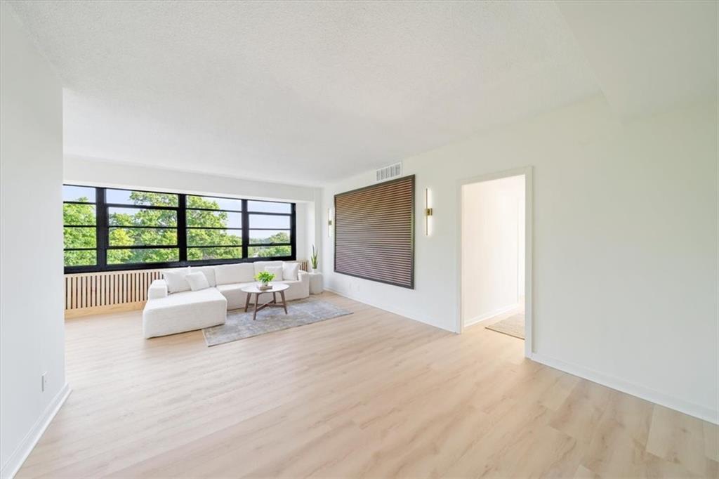 333 W Meyer Boulevard Property Photo 1