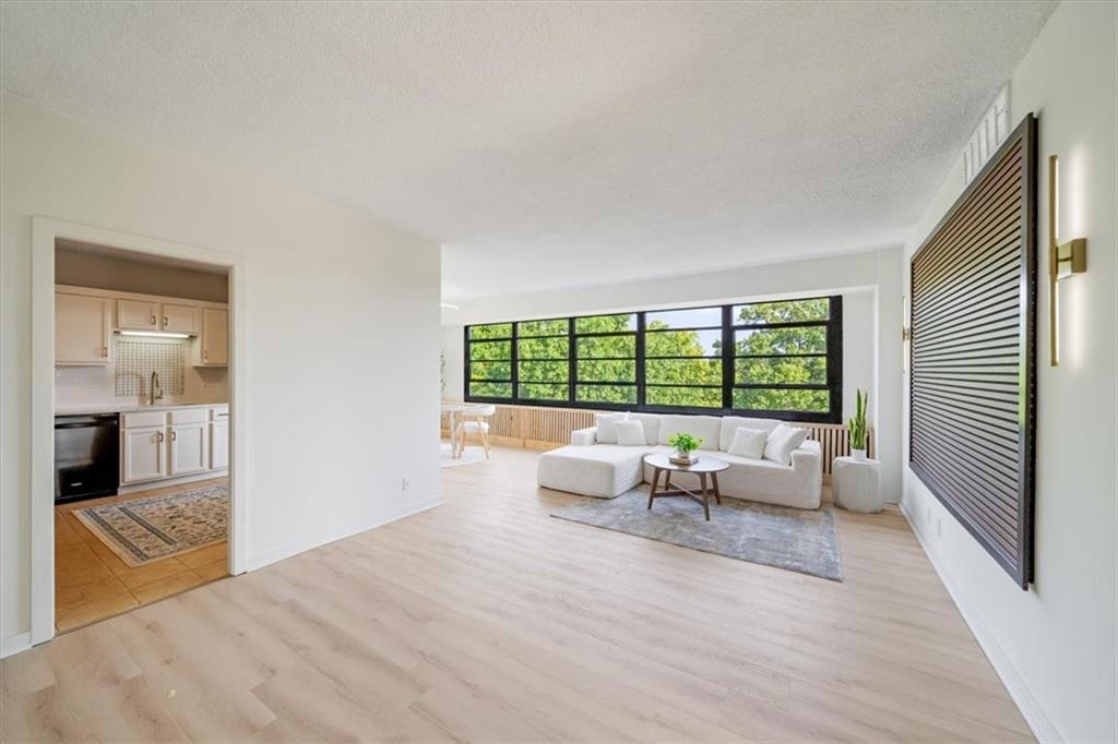 333 W Meyer Boulevard Property Photo 3