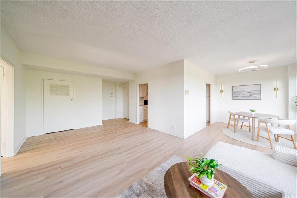 333 W Meyer Boulevard Property Photo 6