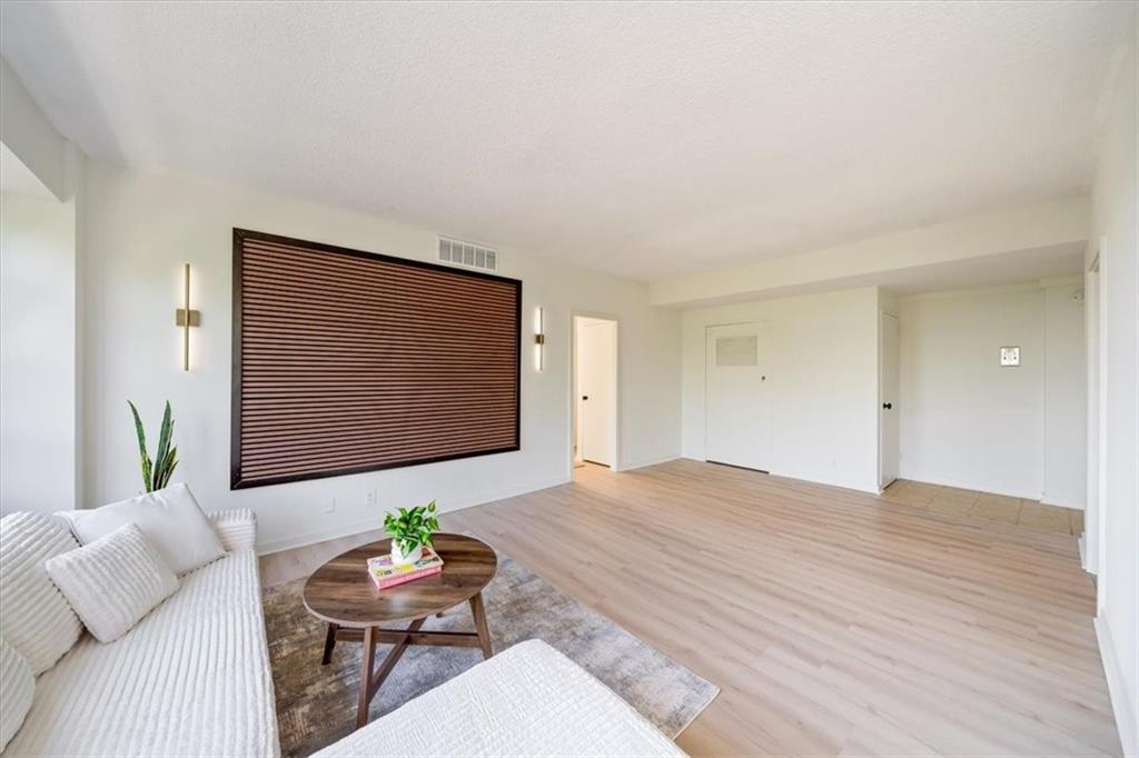 333 W Meyer Boulevard Property Photo 7