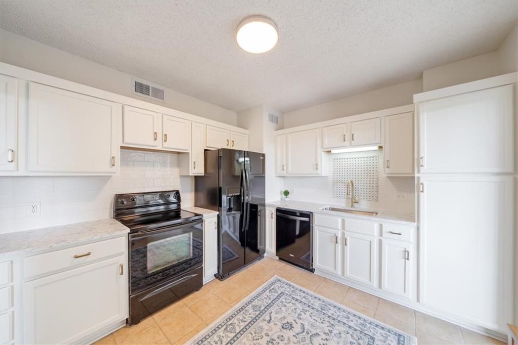 333 W Meyer Boulevard Property Photo 8