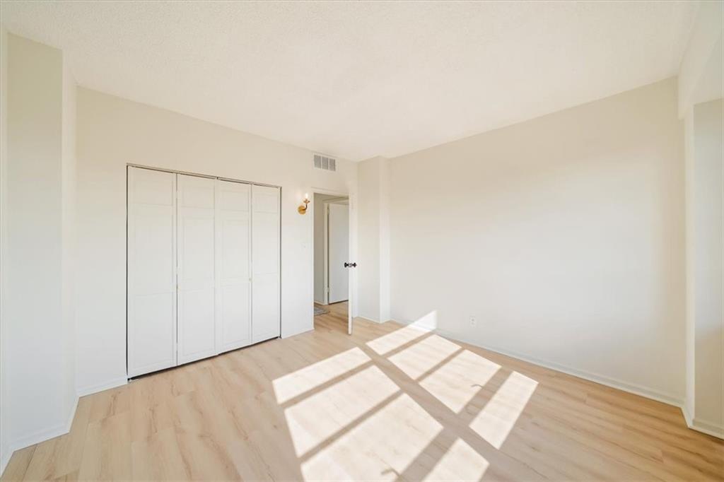 333 W Meyer Boulevard Property Photo 13