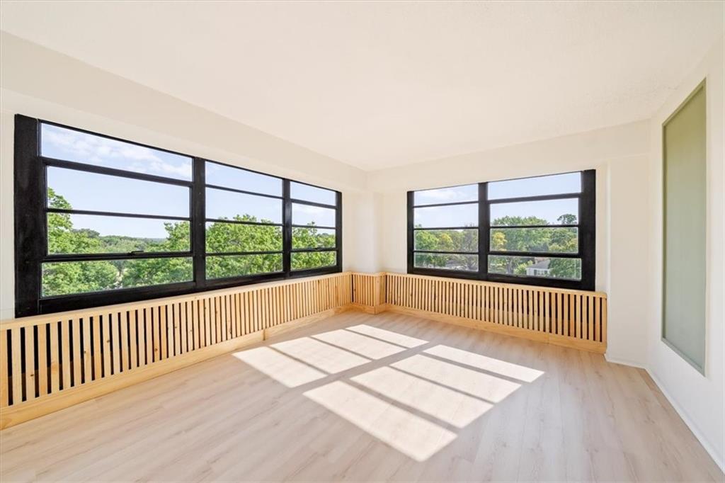 333 W Meyer Boulevard Property Photo 14