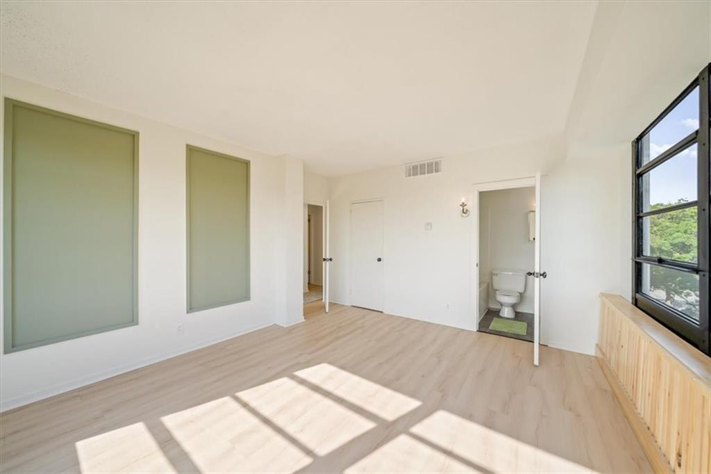 333 W Meyer Boulevard Property Photo 15