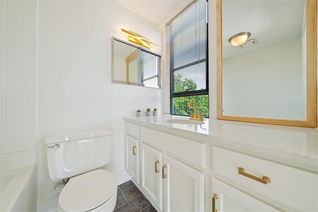333 W Meyer Boulevard Property Photo 16