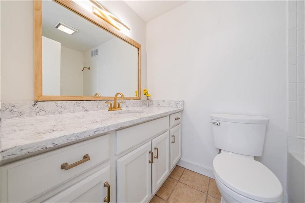 333 W Meyer Boulevard Property Photo 19