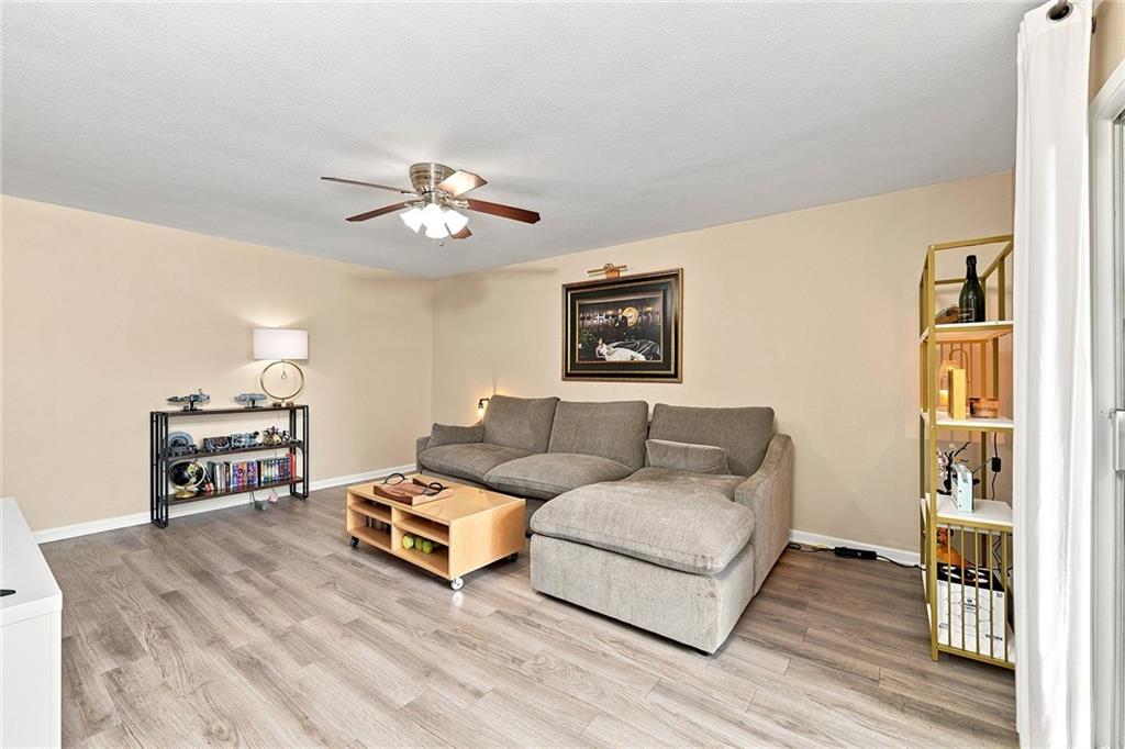9622 Perry Lane Property Photo 3