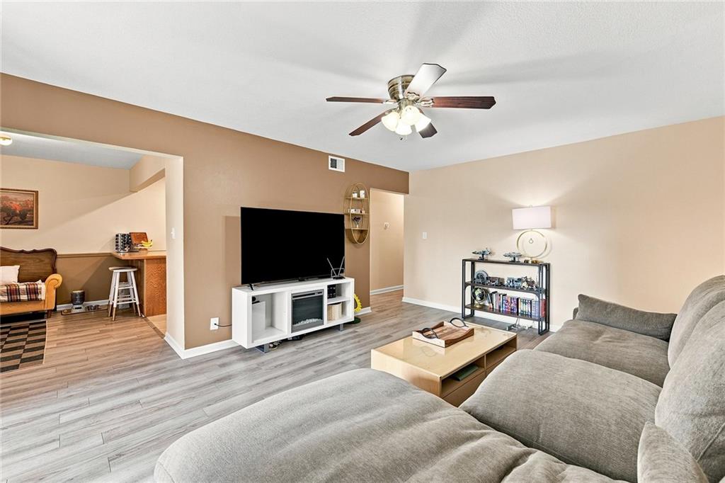 9622 Perry Lane Property Photo 4