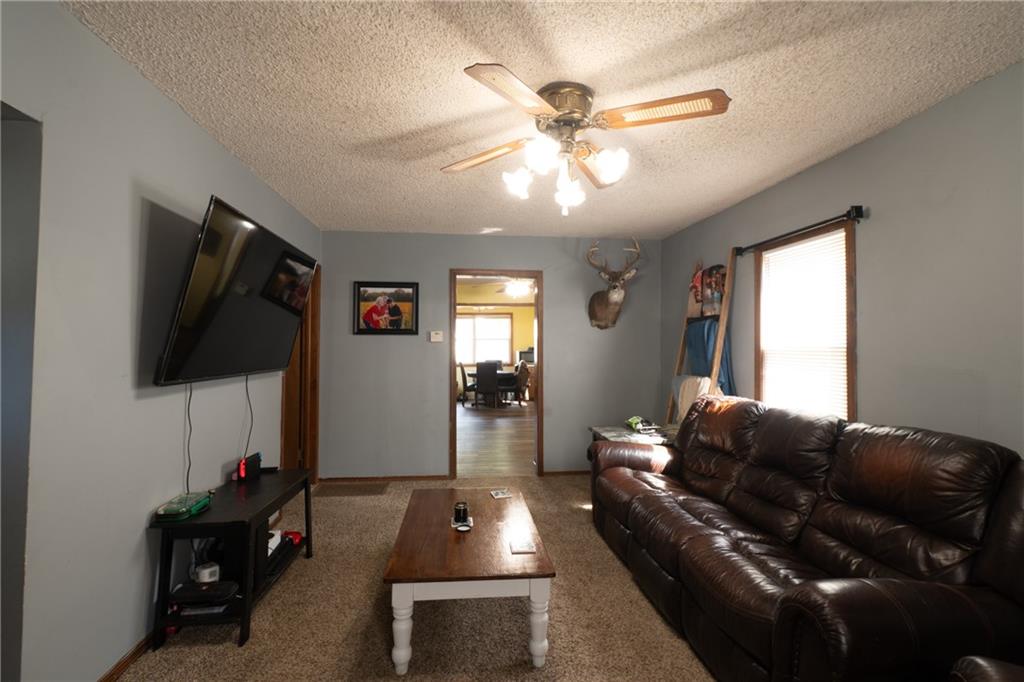 812 W Locust Street Property Photo 4