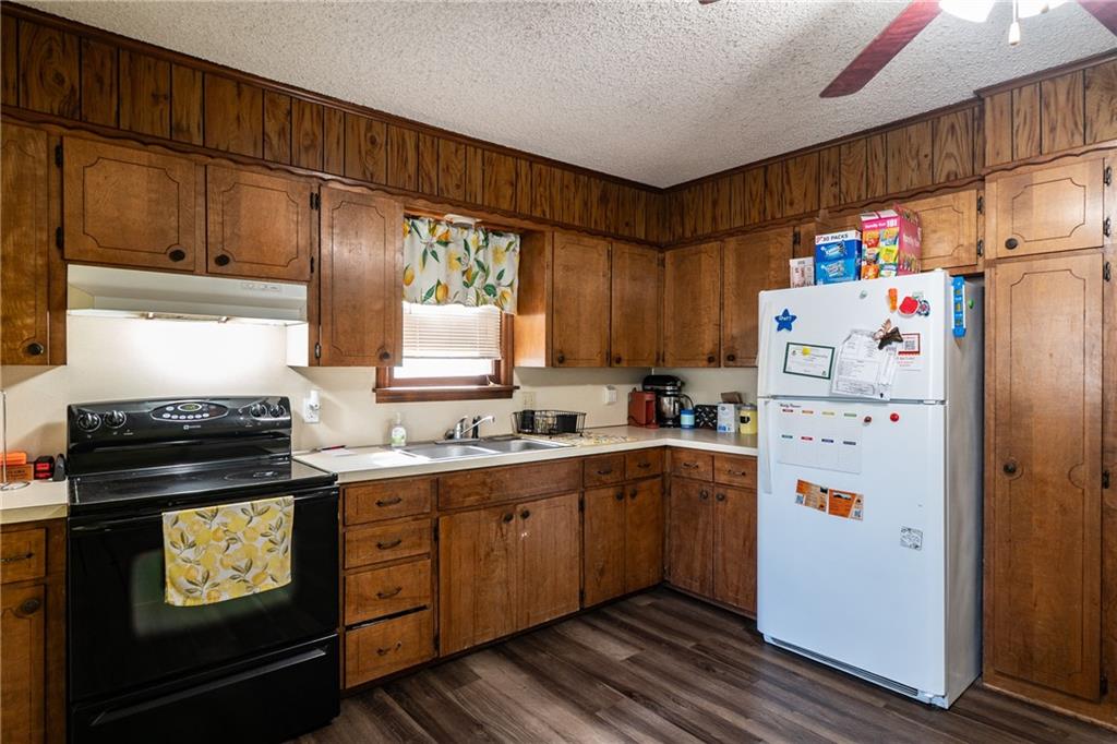 812 W Locust Street Property Photo 5