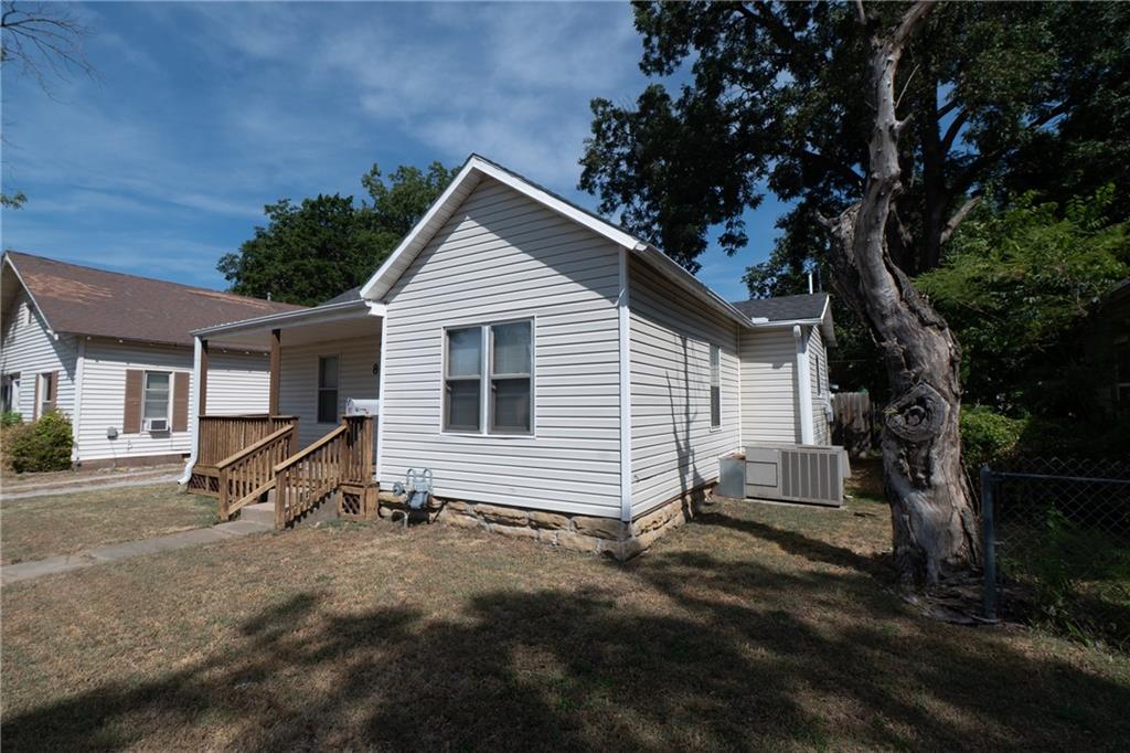 812 W Locust Street Property Photo 17