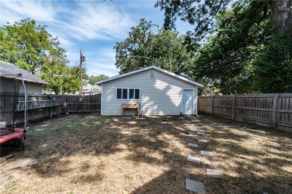 812 W Locust Street Property Photo 18