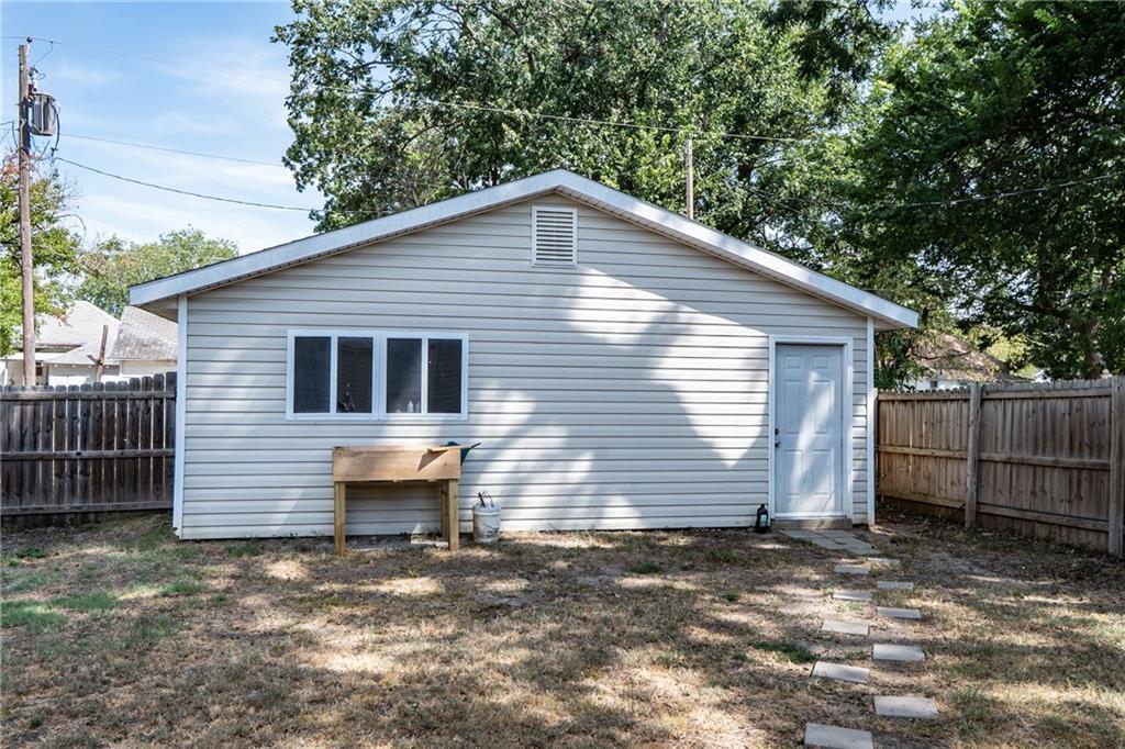 812 W Locust Street Property Photo 20