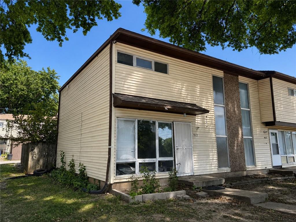 915 N 70th Terrace Property Photo 2