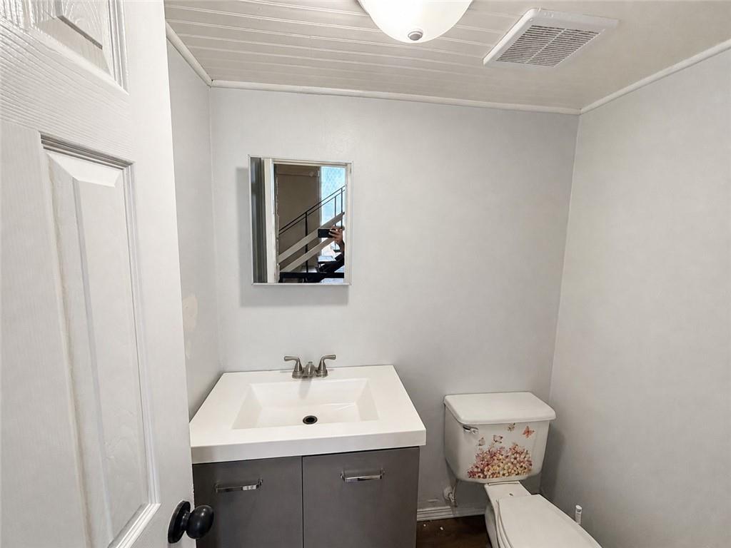 915 N 70th Terrace Property Photo 8
