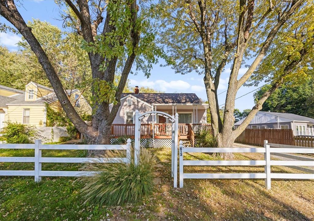 613 N Highland Drive Property Photo 3
