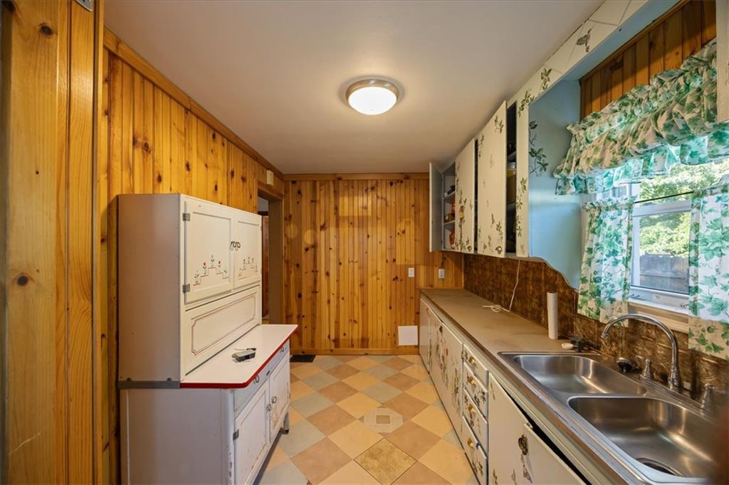 613 N Highland Drive Property Photo 8