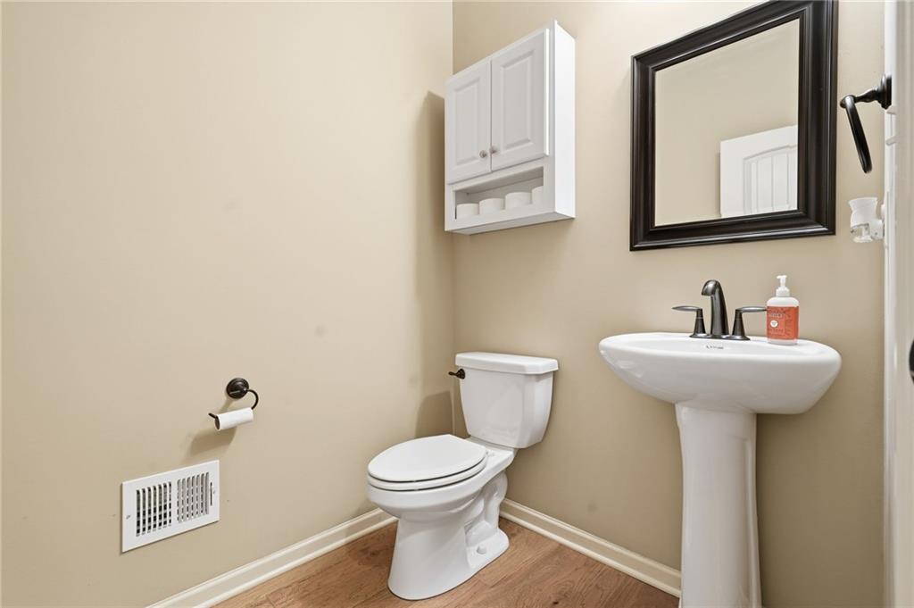 104 S Eastglen Drive Property Photo 11