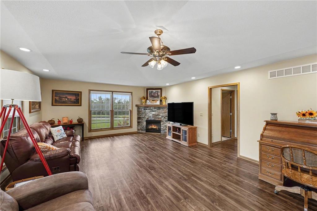 10950 Se E Highway Property Photo 4