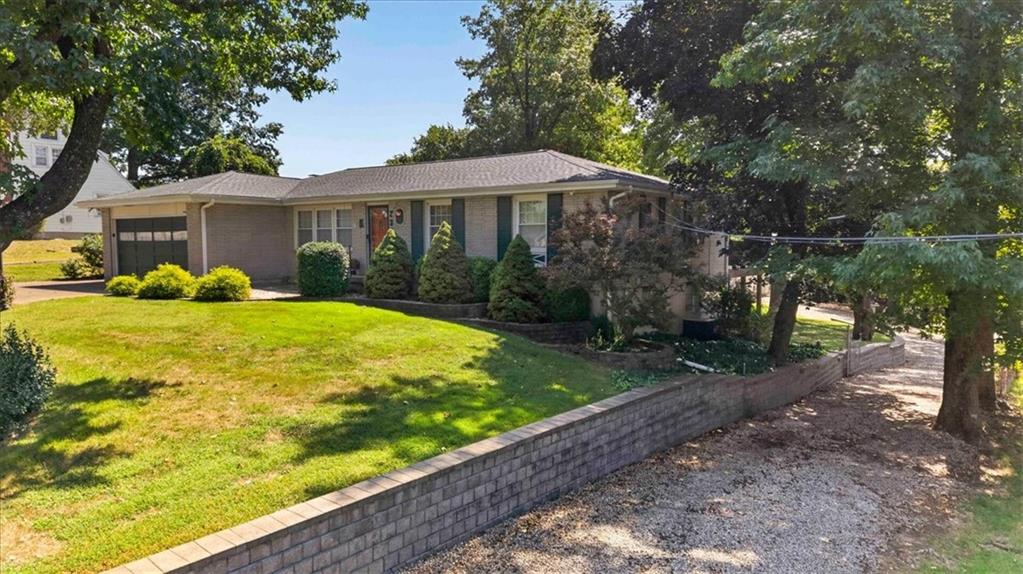 734 N Allen Road Property Photo 4