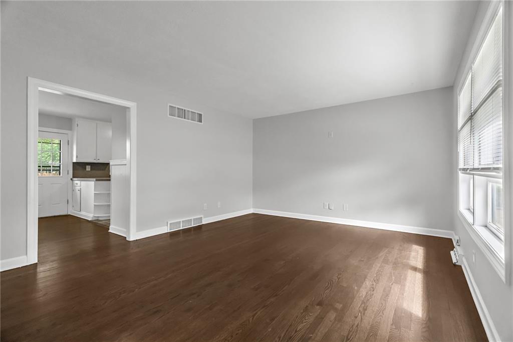 717 S Sunset Drive Property Photo 4