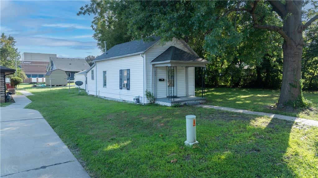 656 E 12th Street Property Photo 19