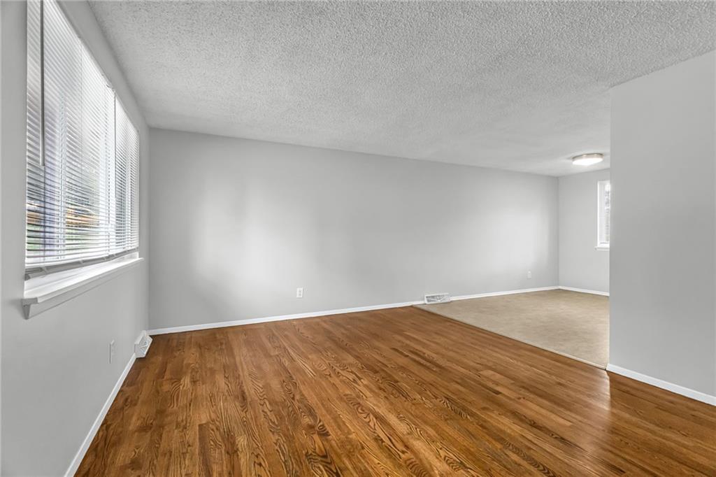 4024 N Spruce Avenue Property Photo 3