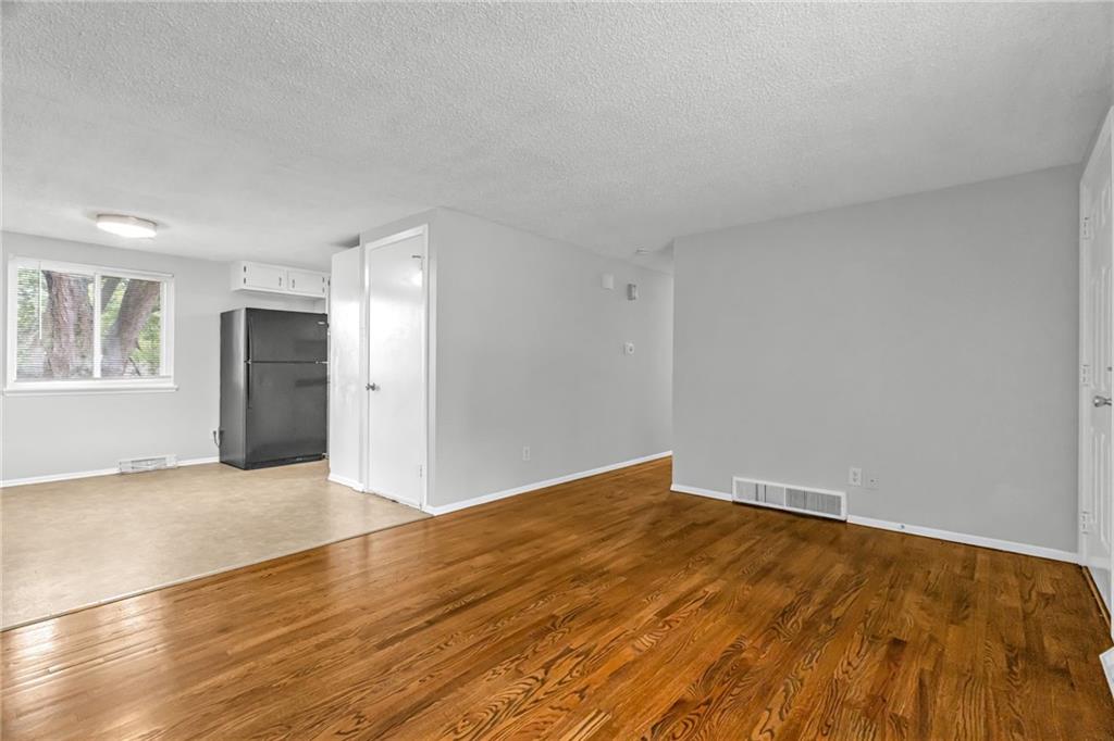 4024 N Spruce Avenue Property Photo 5