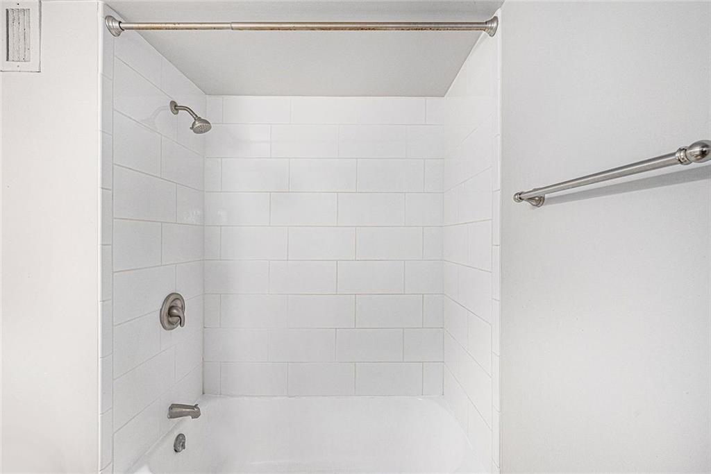 4339 Roanoke Parkway Property Photo 16