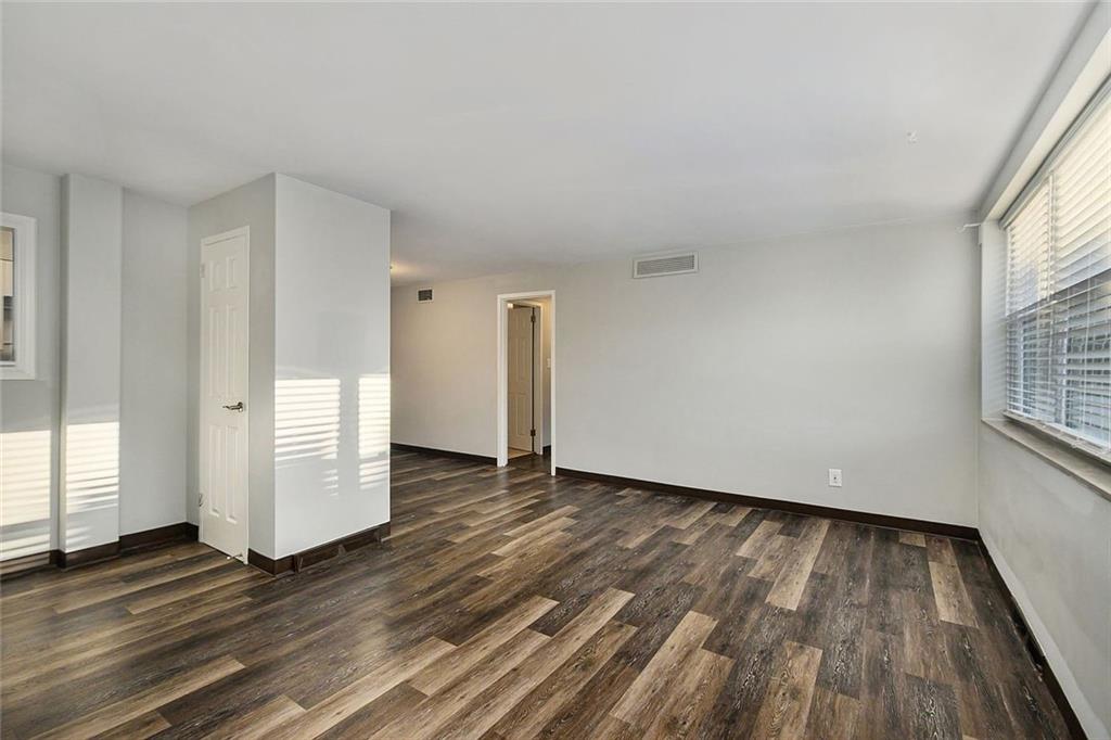 4339 Roanoke Parkway Property Photo 26