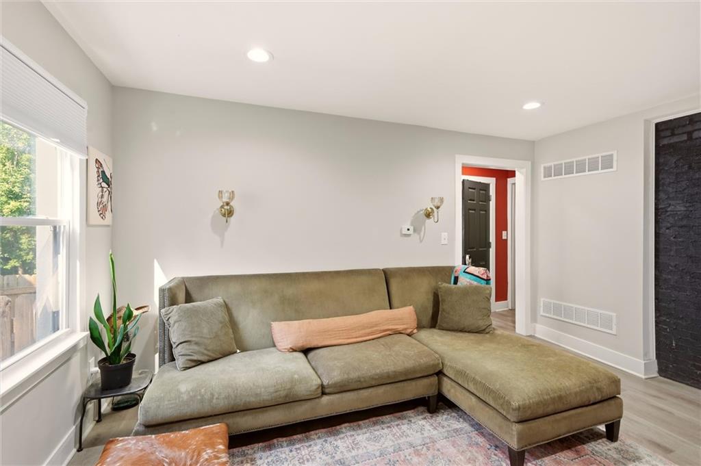 1712 S Brookside Avenue Property Photo 7